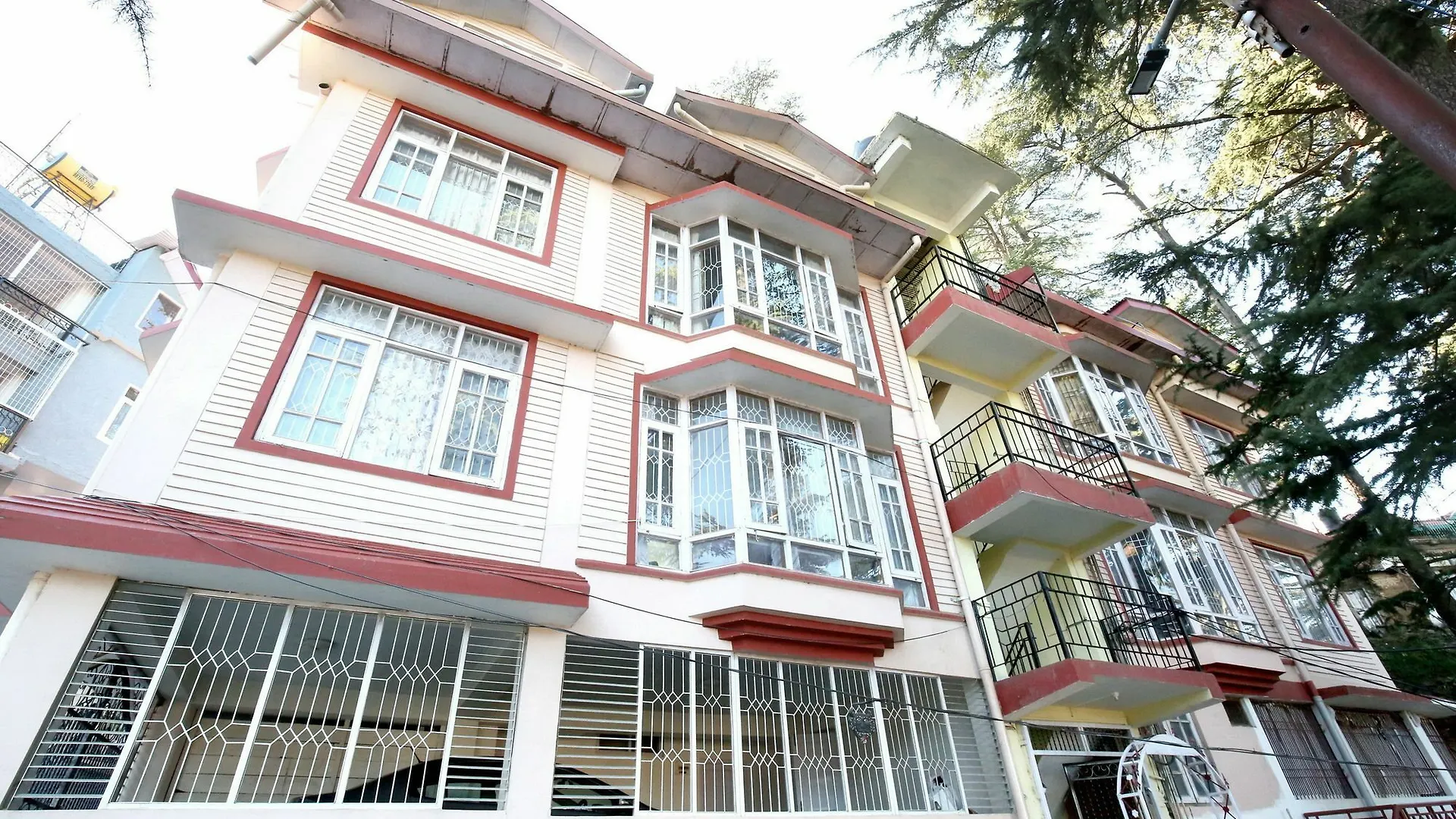 Oyo Home 10862 3Bhk Chotta Shimla Apartment